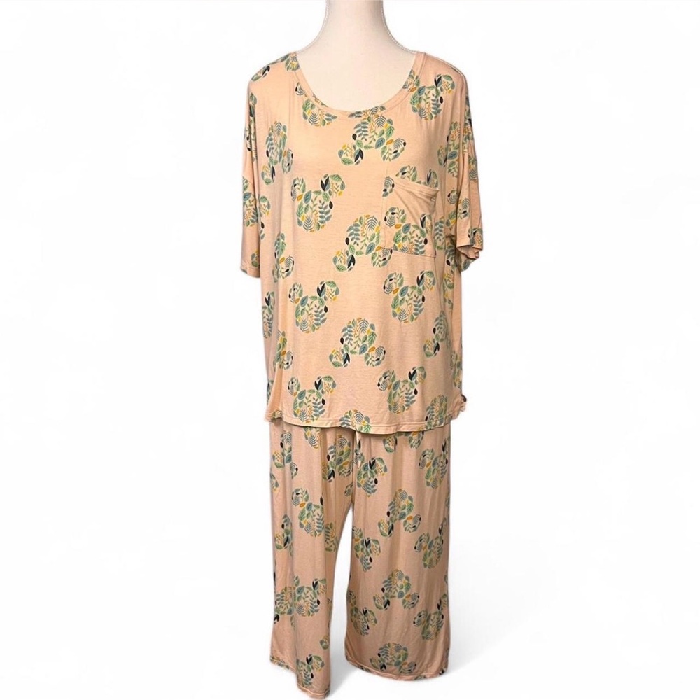 Disney Womens 2 Piece Short Sleeve Shirt & Capri Pajama Set Size Medium